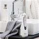 Weiße Cordless Advanced Munddusche WP-560 in Badezimmer